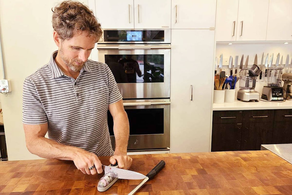 web1_copy_240503-sne-kitchengadgets-knives-jed_1