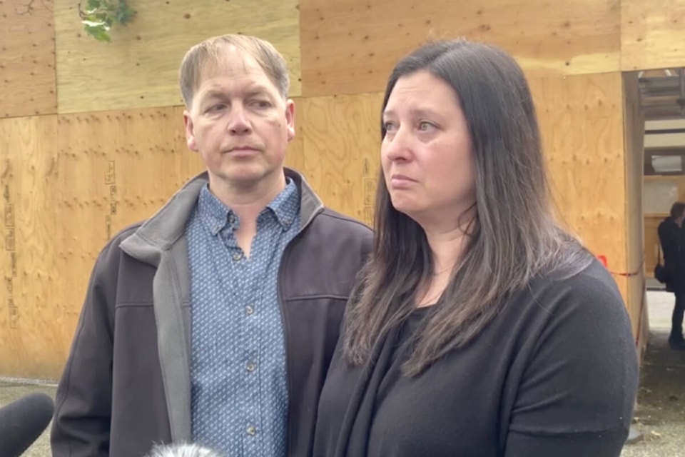 Kirsten Kerr, the sister of Naomi Onotera, and husband Nick Kerr were outside the courthouse on the first day of the trial of Onotera’s husband, Obnes Regis, on May 27, 2024. (Matthew Claxton/91ԭ Advance Times) 