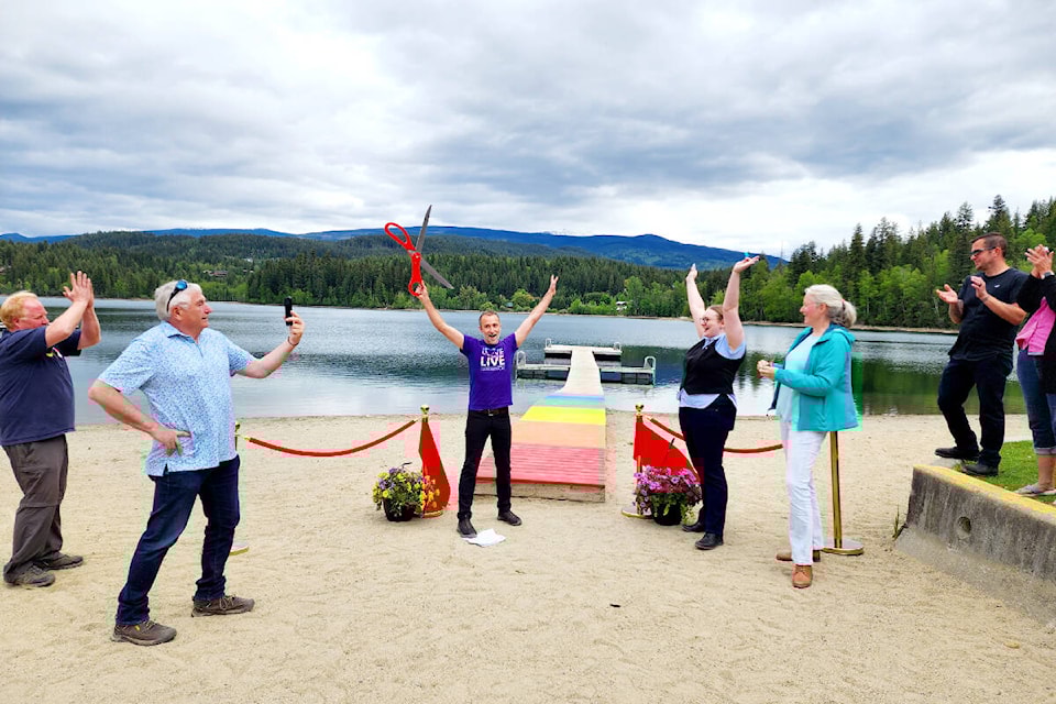 web1_rsz-dock-6-cheering-best-20240515_121441