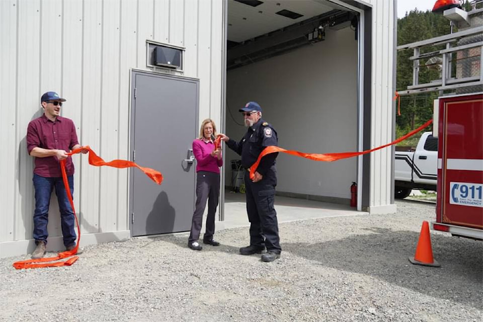 web1_rsz-ribbon-cutting-mclure-1864_n