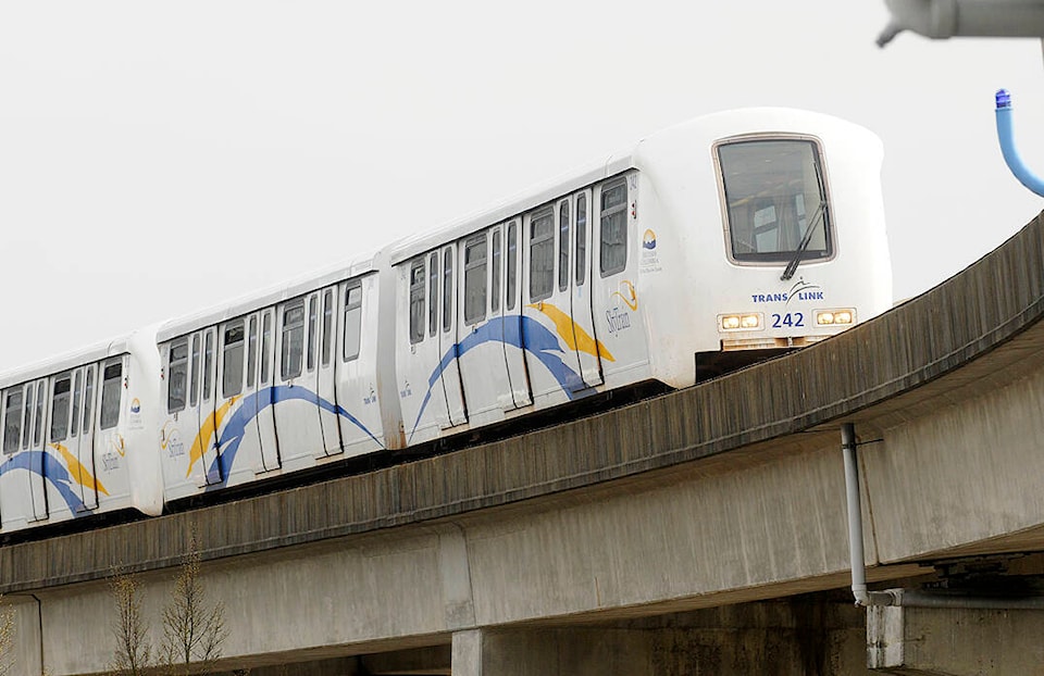web1_skytrain-on-track2