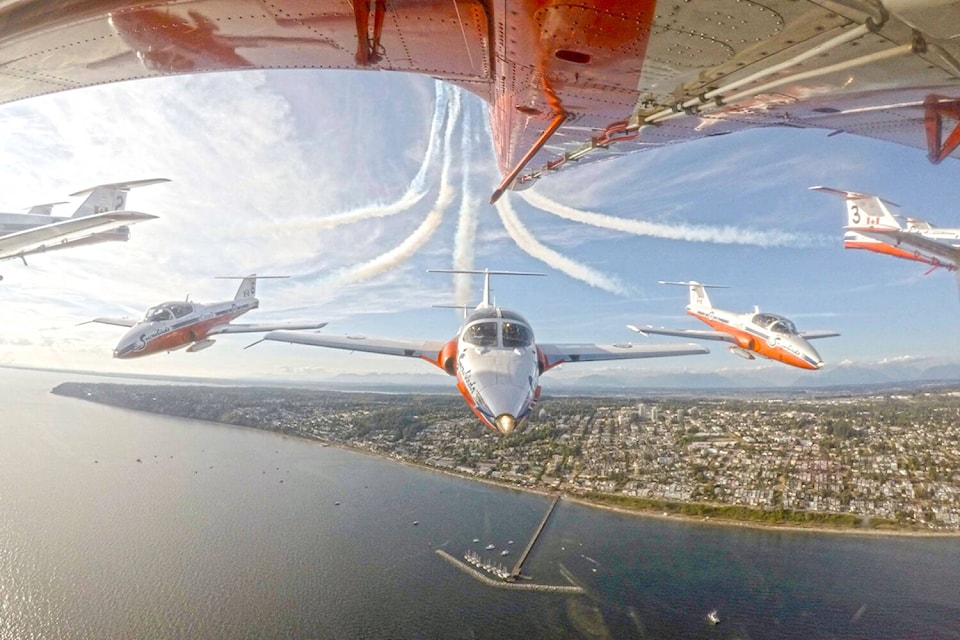 web1_snowbirds-aerial