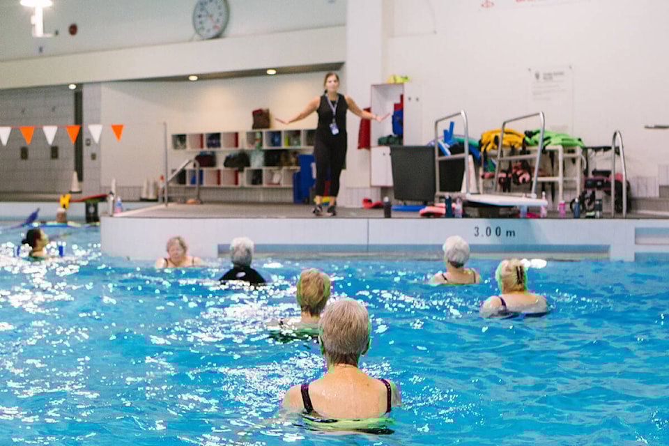 web1_240425-lat-seniorsswimming2
