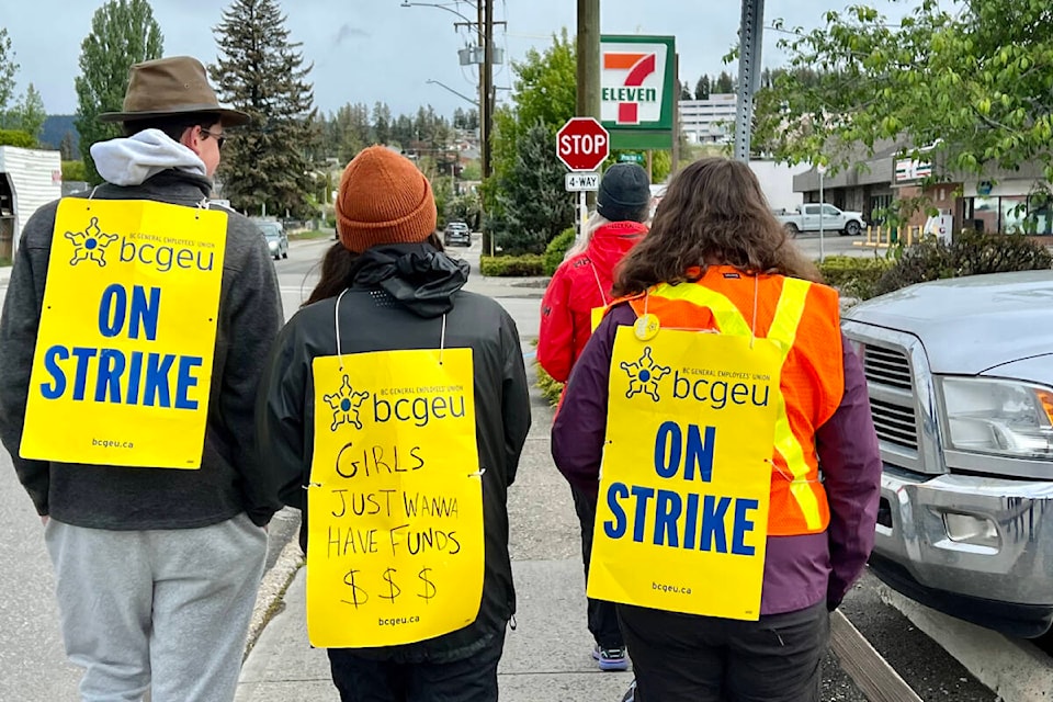 web1_240530-wlt-strike-photo-crd_1