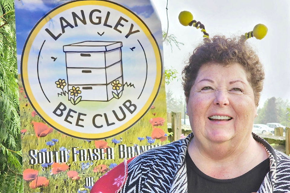 91ԭ Bee Club was one of several organizations with tables at the annual Festival of Bees in 91ԭ’s Derek Doubleday Arboretum on Saturday, May 25. (Dan Ferguson/91ԭ Advance Times) 