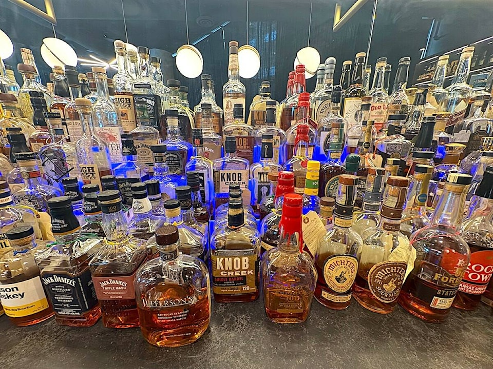 web1_whisky_bottles