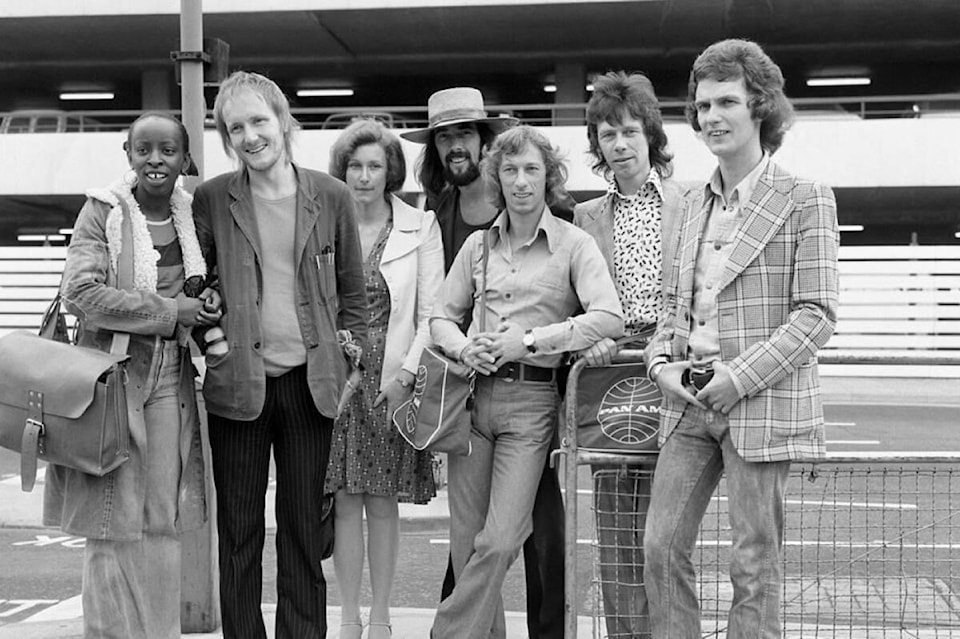 web1_240908-cpw-bassguitaristherbieflowerswhoplayedwithdavidbowieloureedandothersdiesat86_1