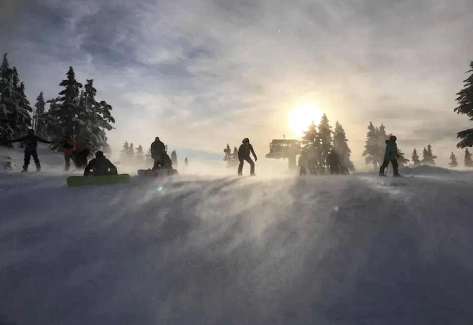 web1_241015-cpw-lji-island-indigenous-snowbowboard-team-push-mist_1