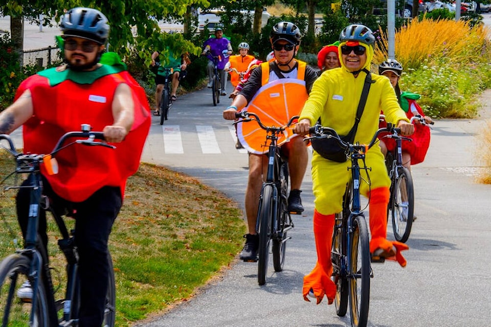 web1_250127-cpw-lji-migrant-worker-photos-cyclists_1