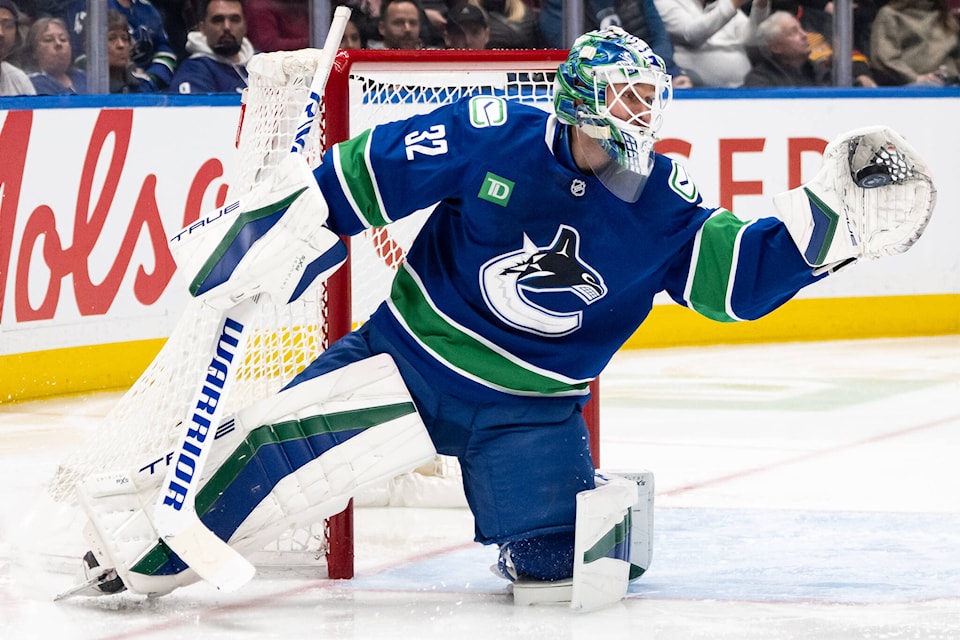 web1_250214-cpw-canuck-lankinen-finland-start-goalie_1