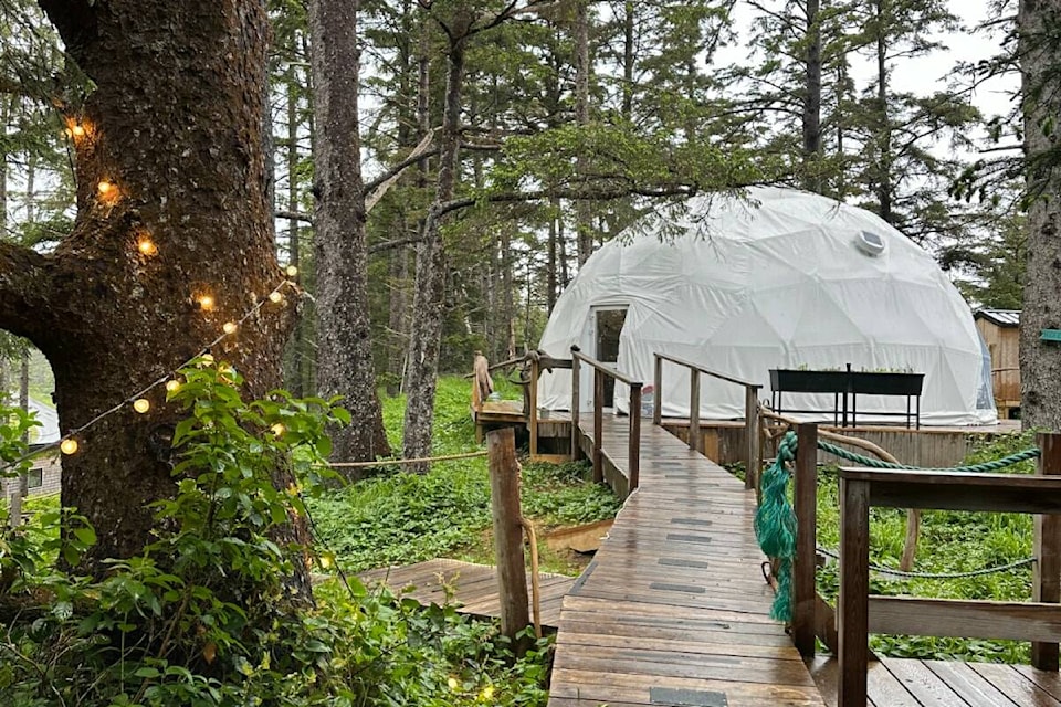 web1_the-social-dome-at-haida-gwaii-glamping-susanlundyphoto