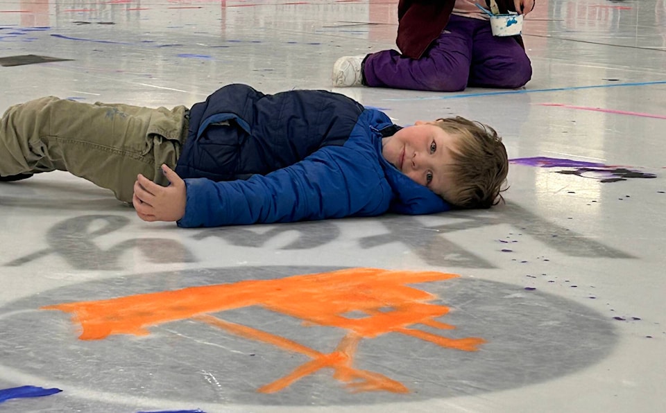 web1_250402-hay-painttheice-7916669-photos_2