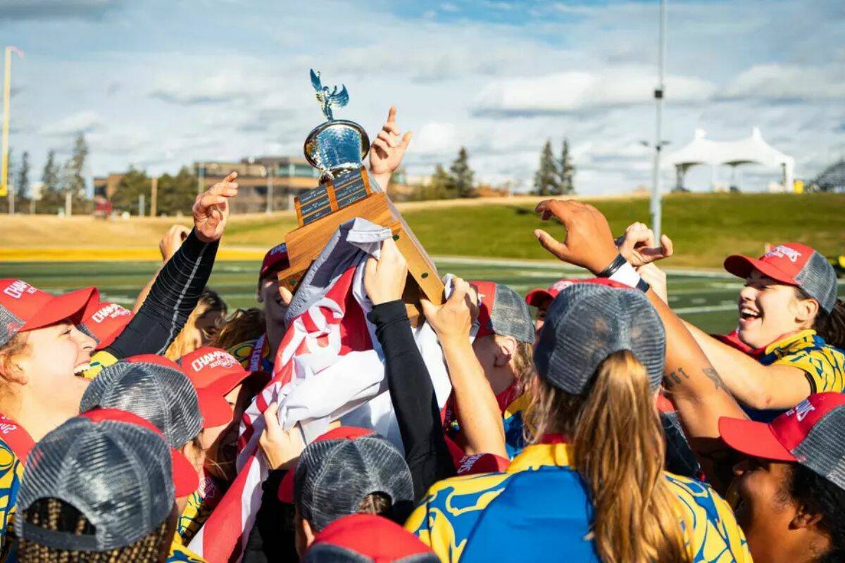 Top-ranked UVic roll past Ottawa to open U Sports rugyby womens championship