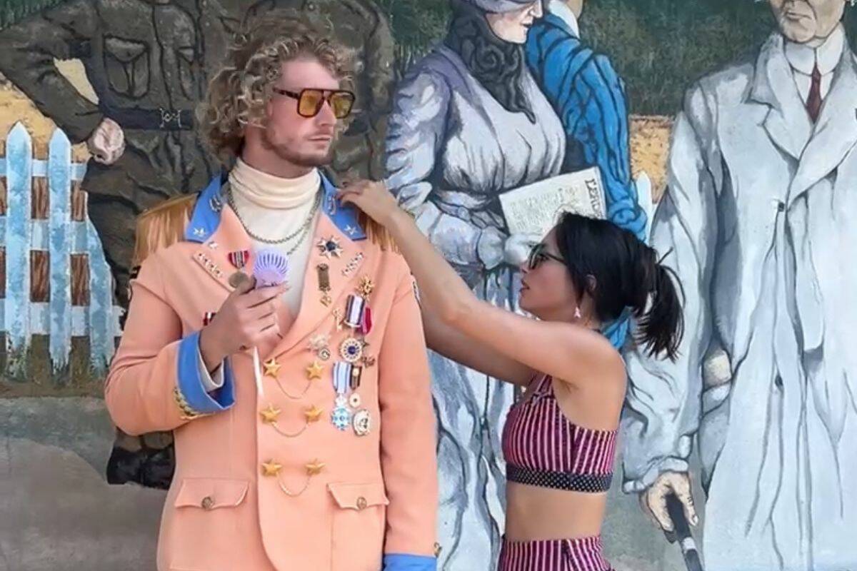 web1_251111-vne-yunggravy-stylist_1