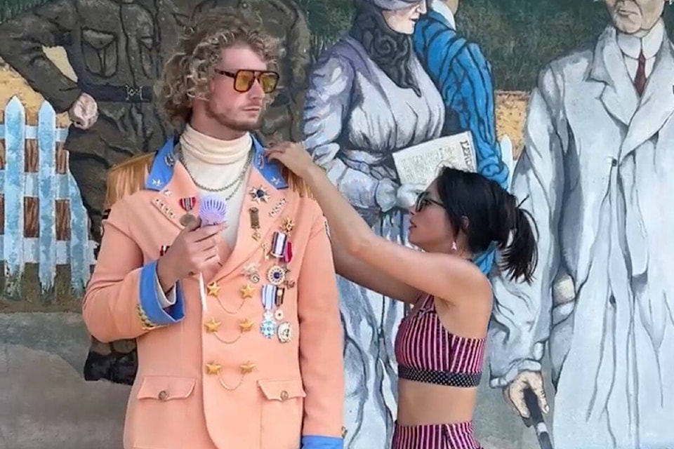 web1_251111-vne-yunggravy-stylist_1