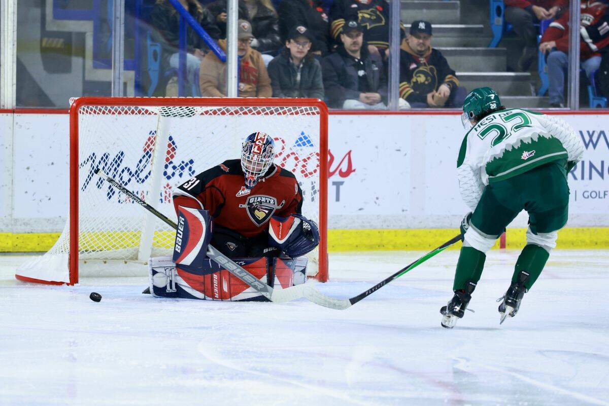 VIDEO: Vancouver Giants netminder Hood stops 55 in win over Silvertips
