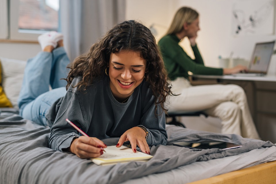 dorm-room-adobestock_542670073