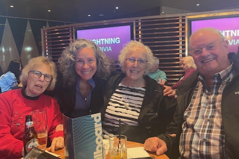 062424-group-in-resturant