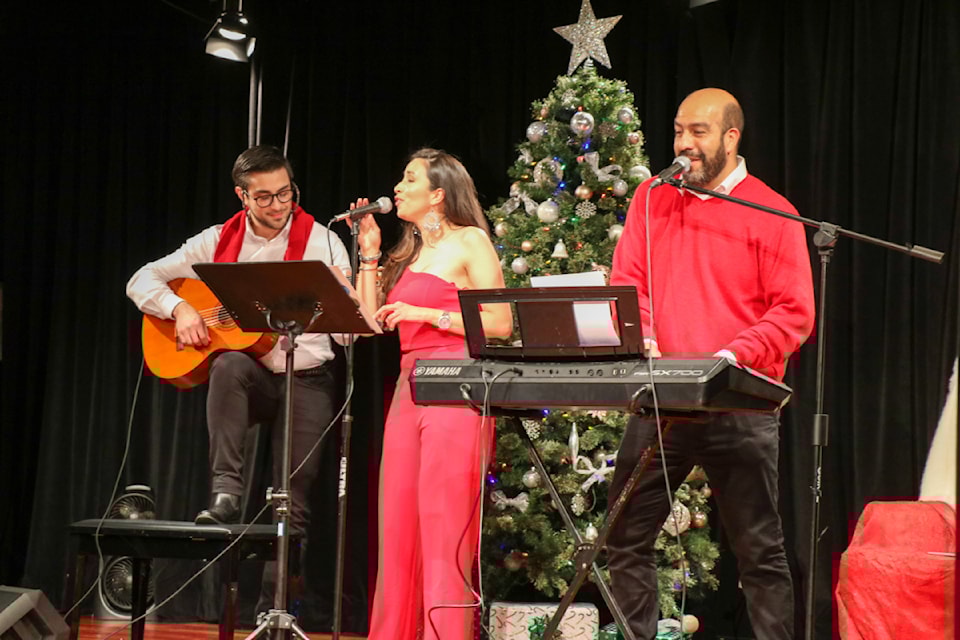1224-holly-jolly-sing-along