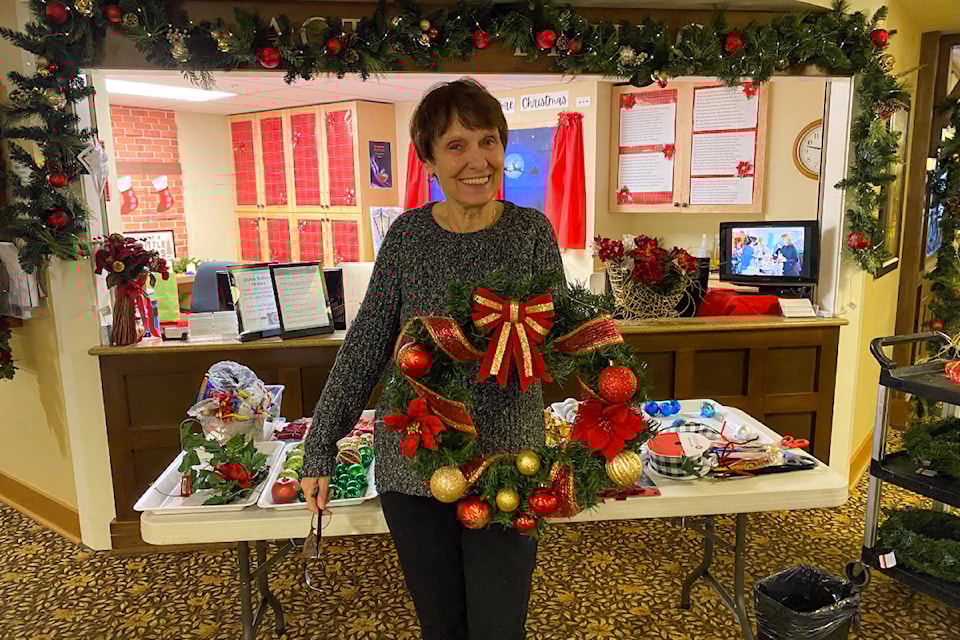 1224-wreath-making