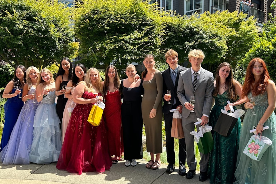 group-photo-class-of-24