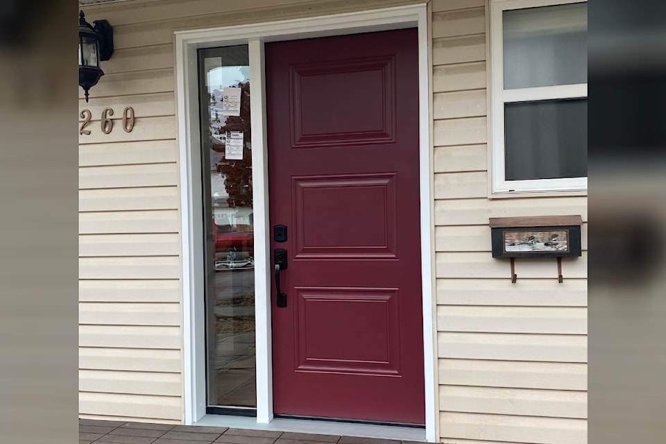 0923-maroon-door-mainteaser