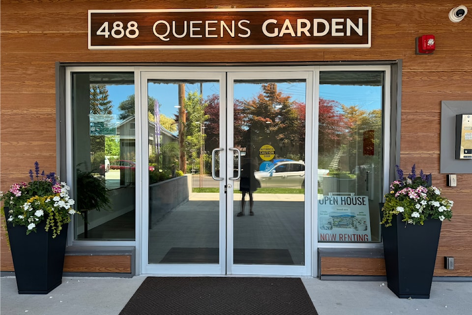 queens-garden-front-entrance