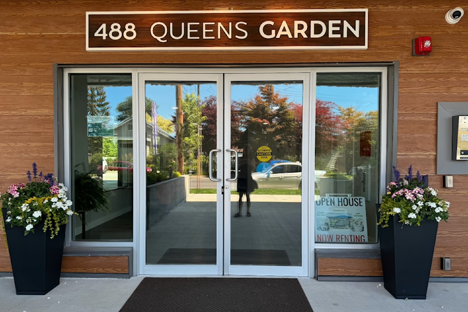 queens-garden-front-entrance