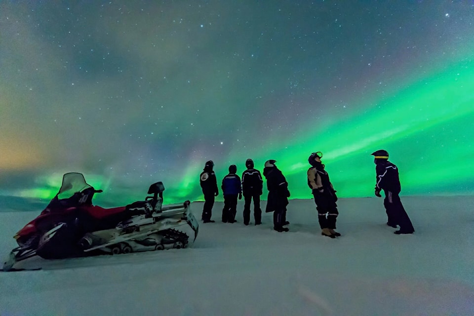 snomobile_northern_lights_kjollefjord_norway_hgr_43096_orjan_bertelsen