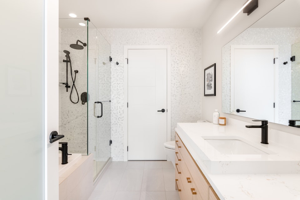 sept30-macreno-shower-379tyee-b-7