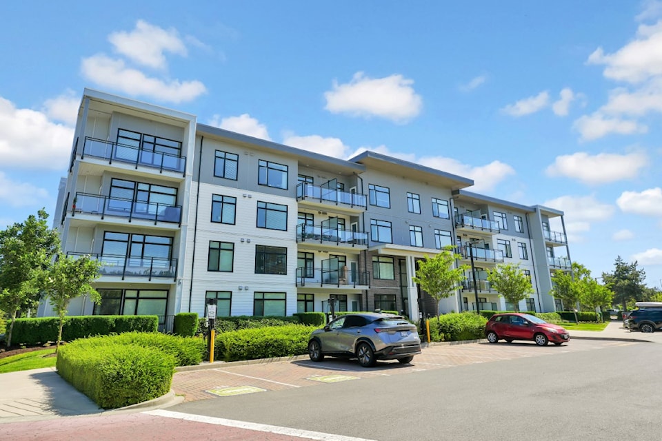 july-21-skyline-living-north-point-apartments-amenities-and-exteriors20-2-1