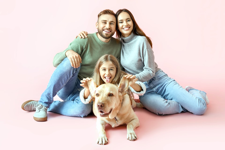 adobestock_480091252-family-with-dog