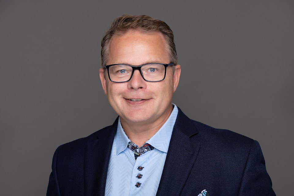 march31-2020-10-03-chris-atchison-photo-3sm