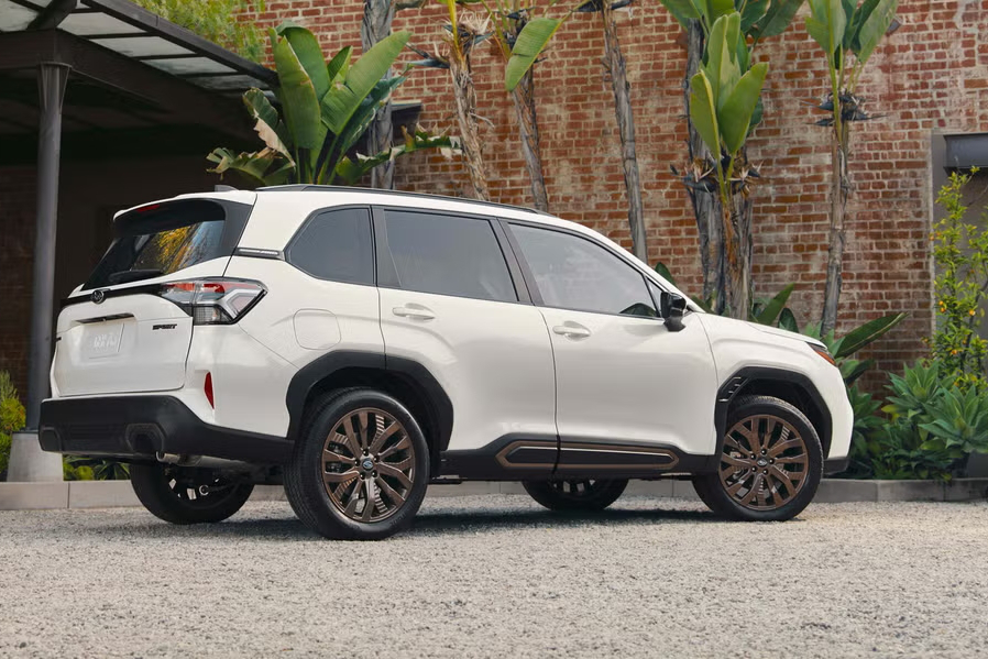 2025-subaru-forester-rear