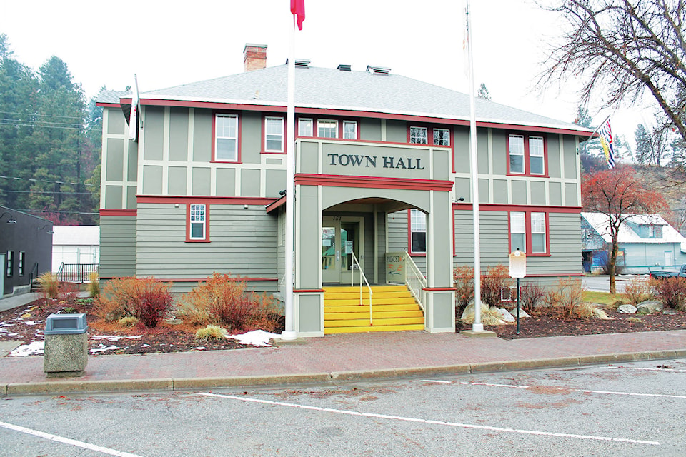 9675315_web1_town-hall