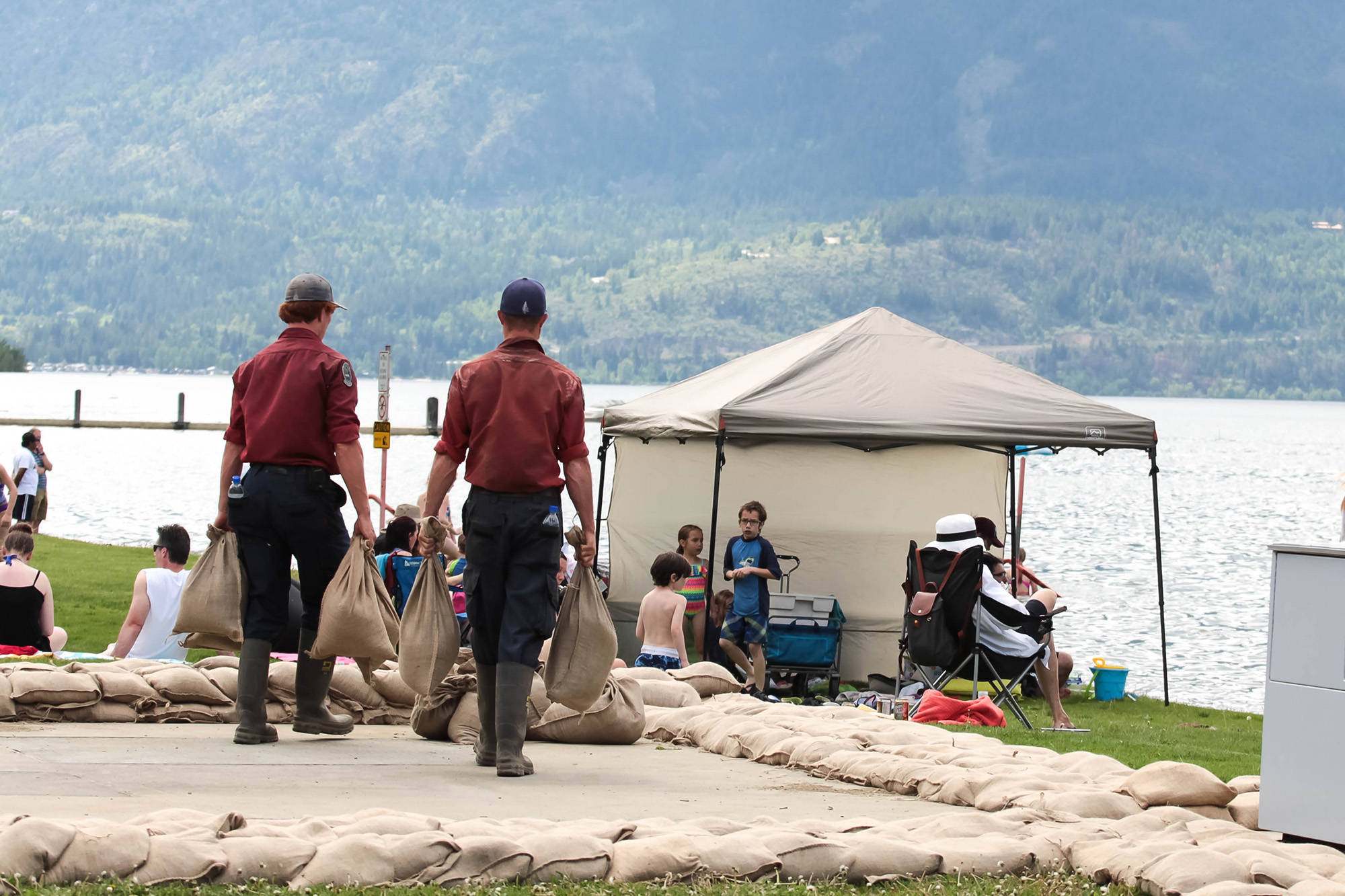 11975162_web1_20180523-SAA-Canoe-Sandbags