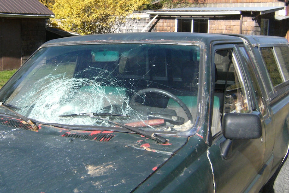 14104271_web1_181023-NBU-Lantzville-Truck-Smashed