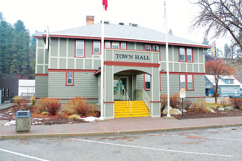 14169589_web1_town-hall--2-