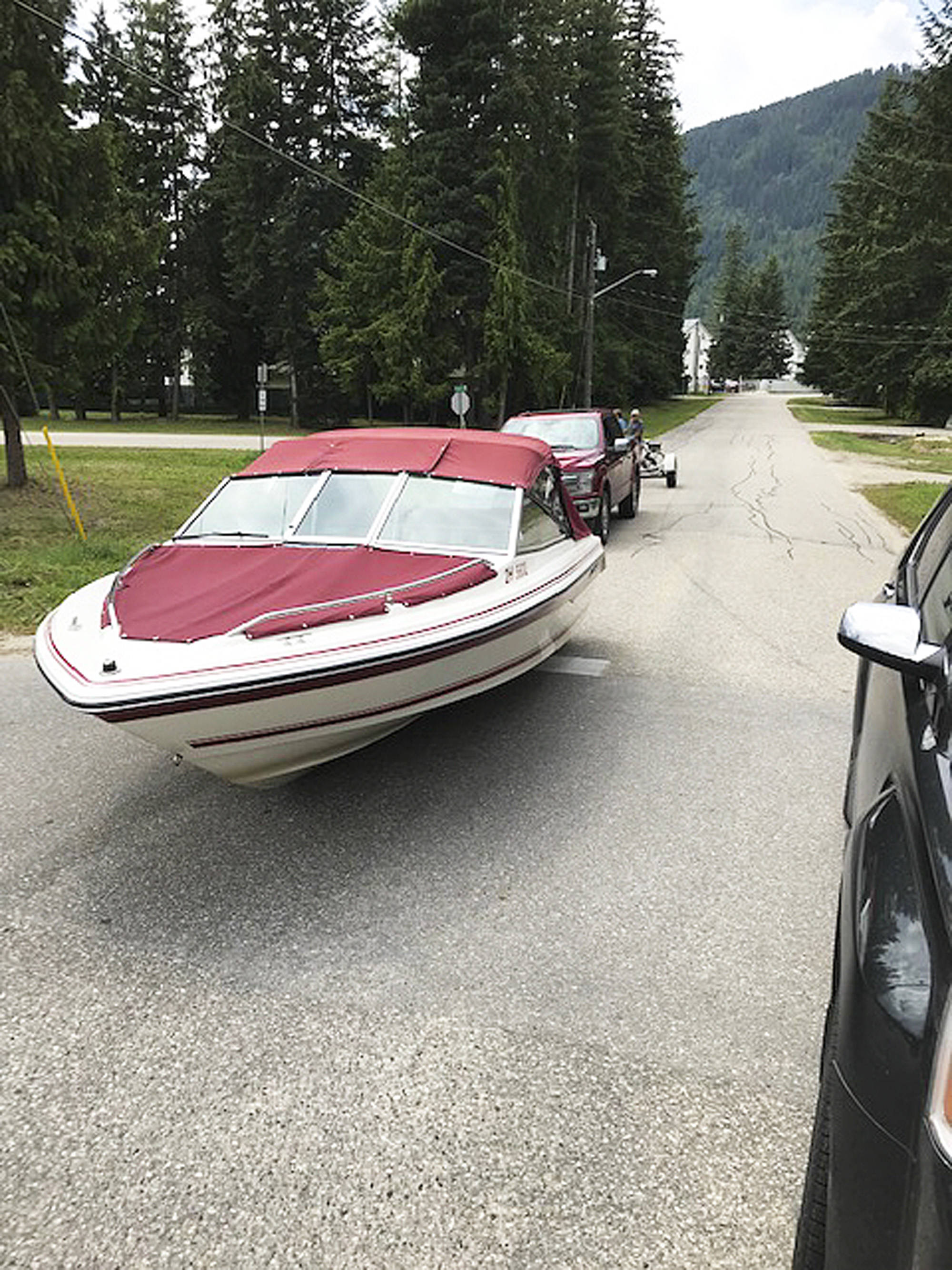 17723605_web1_190724-EVN-Sicamous-boat