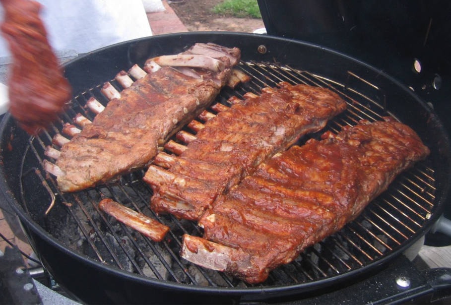 19026166_web1_ribs-cooking