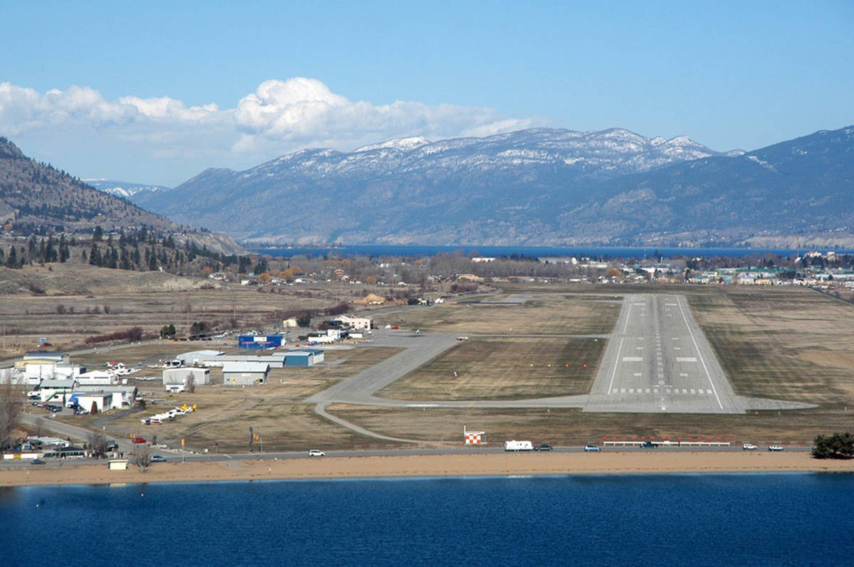 19082917_web1_191025-PWN-airport-runway-2