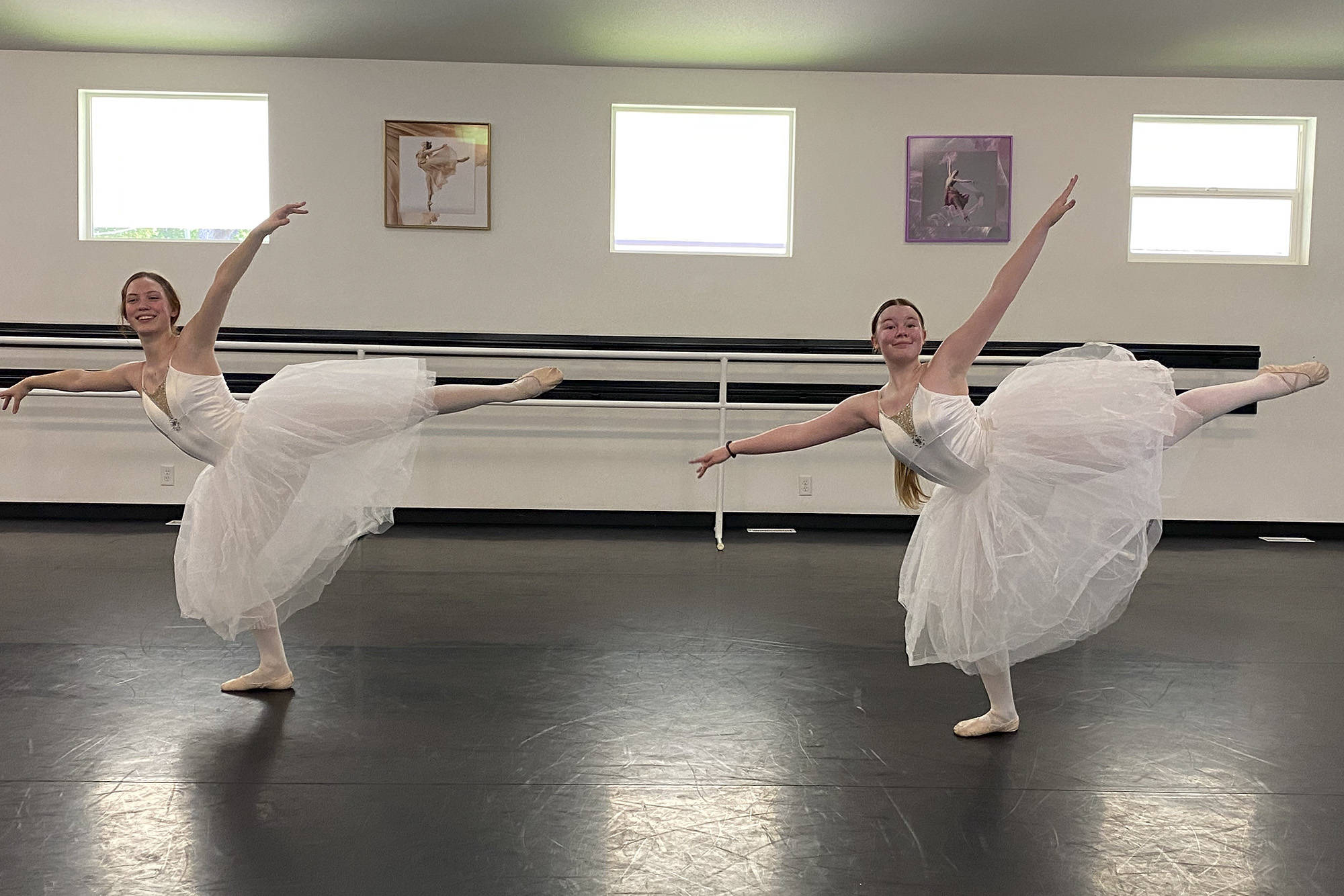 21623871_web1_200527-SAA-two-ballerinas