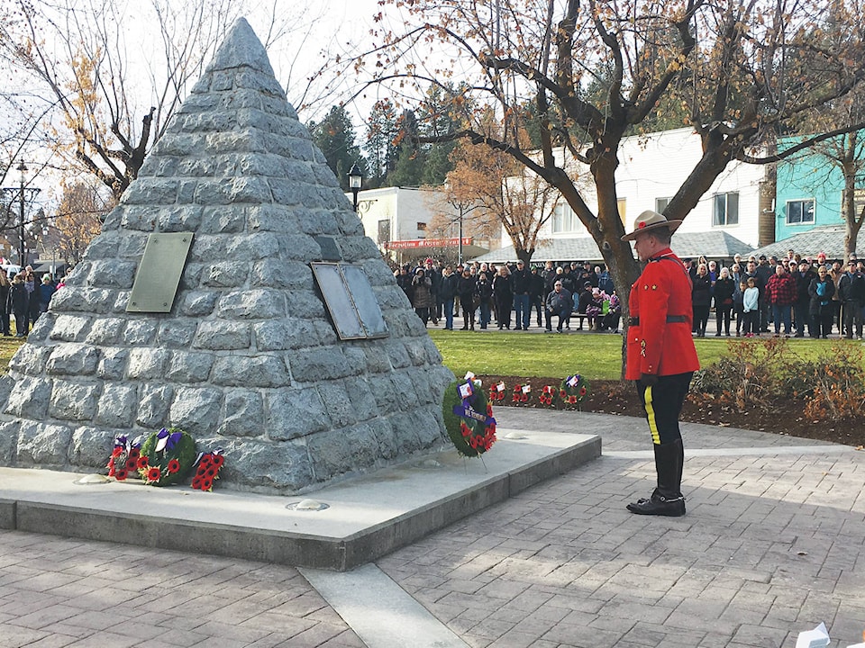 23295708_web1_201022-PSS-Remembrance-Day-_1