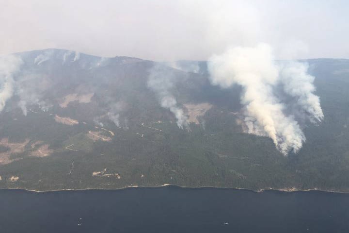 25956399_web1_210729-VMS-BRF-MabelLake-evac-bunting-road-fire_2