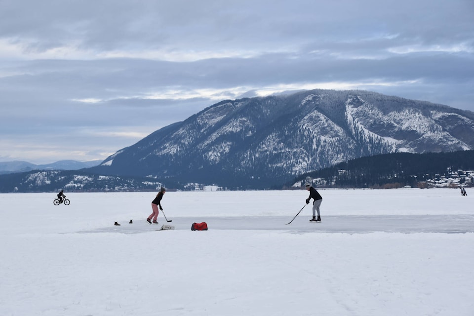 27730432_web1_220105-SAA-Shuswap-frozen-lake