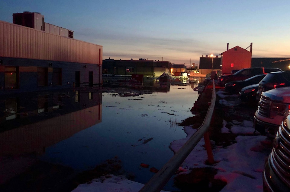 29132661_web1_221016-CPW-Hay-River-Residents-can-return-flood_1