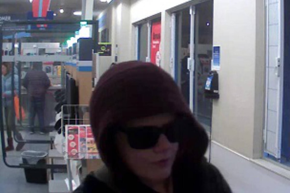 31325610_web1_221221-PWN-Shoplifter-ShoppersShoplifter_1