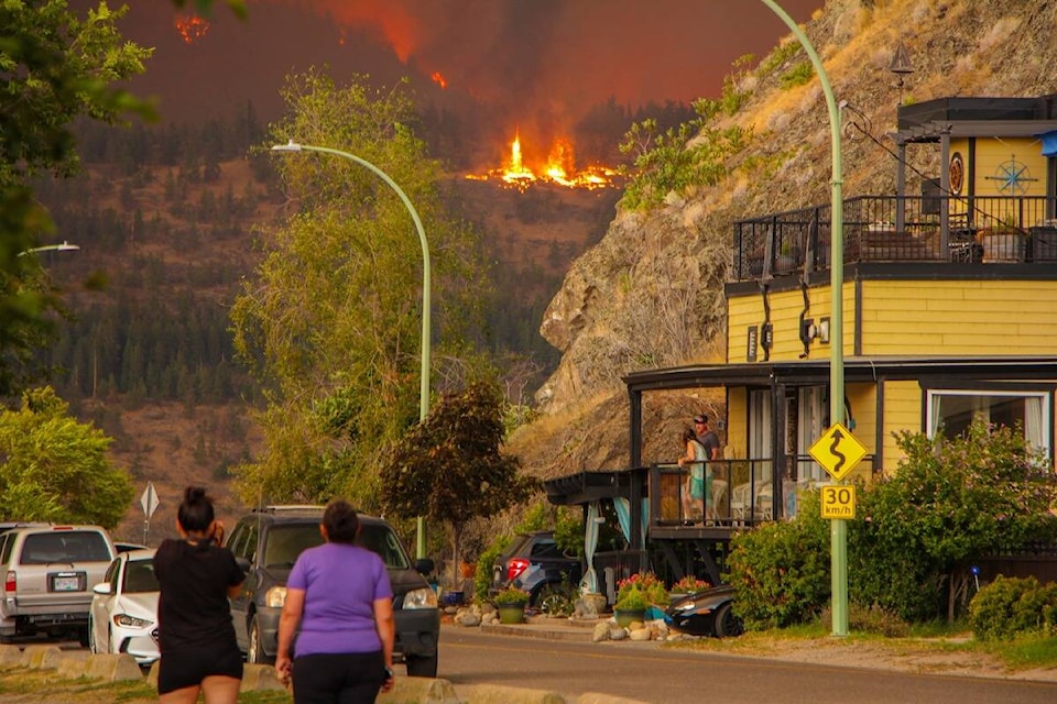 33652249_web1_230818-KCN-kelowna-Glenmore-wildfire-glenmorefire_2