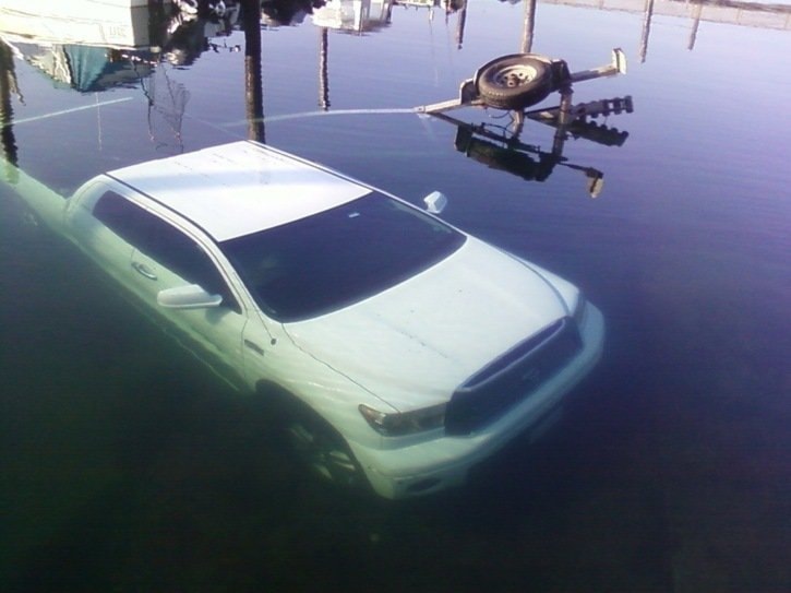 24769sookeSUBMERGEDCAR-submitted