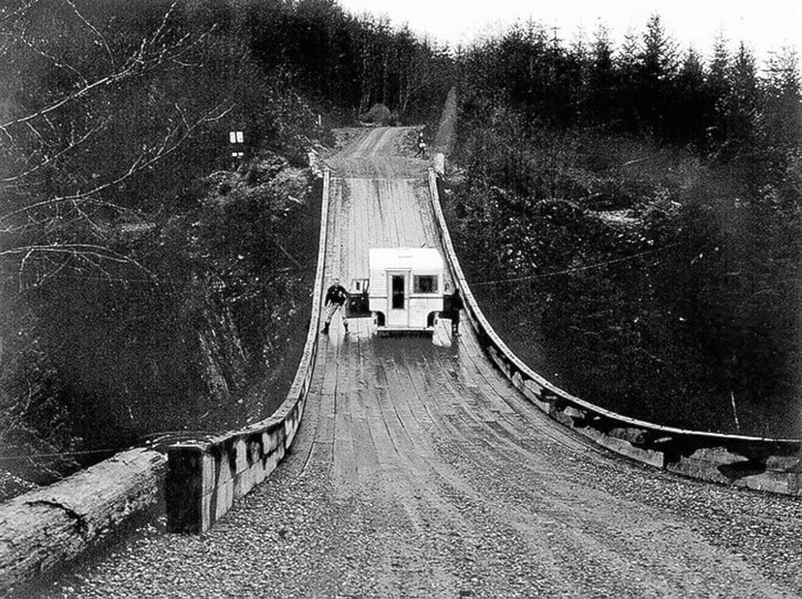 48823sookeElidaCAMPERONBEDSPRINGBRIDGEOVERWILLIAMSCREEKcmid60s